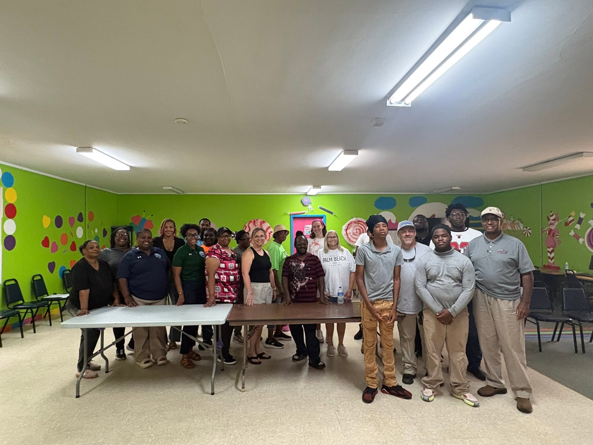 No Limit Church volunteers serving their neighbors together